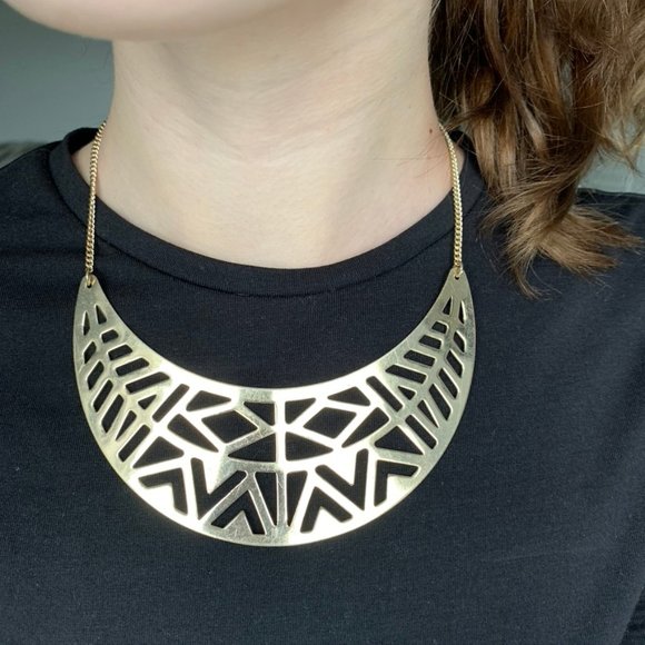 Beautiful Gold Necklace - Picture 2 of 2